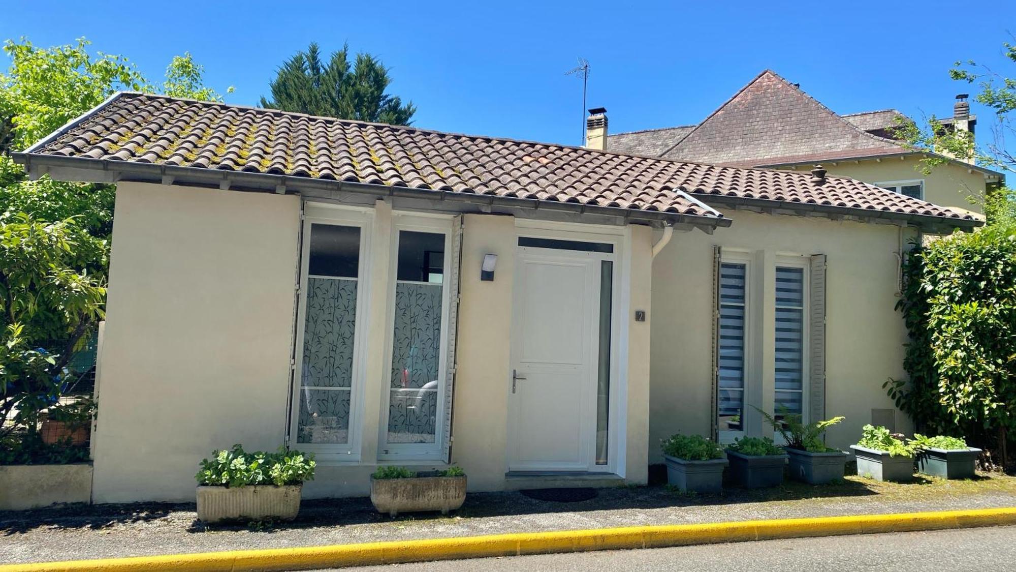 Agreable Petit Gite Avec Piscine Et Jardinet Salies-de-Béarn Eksteriør bilde