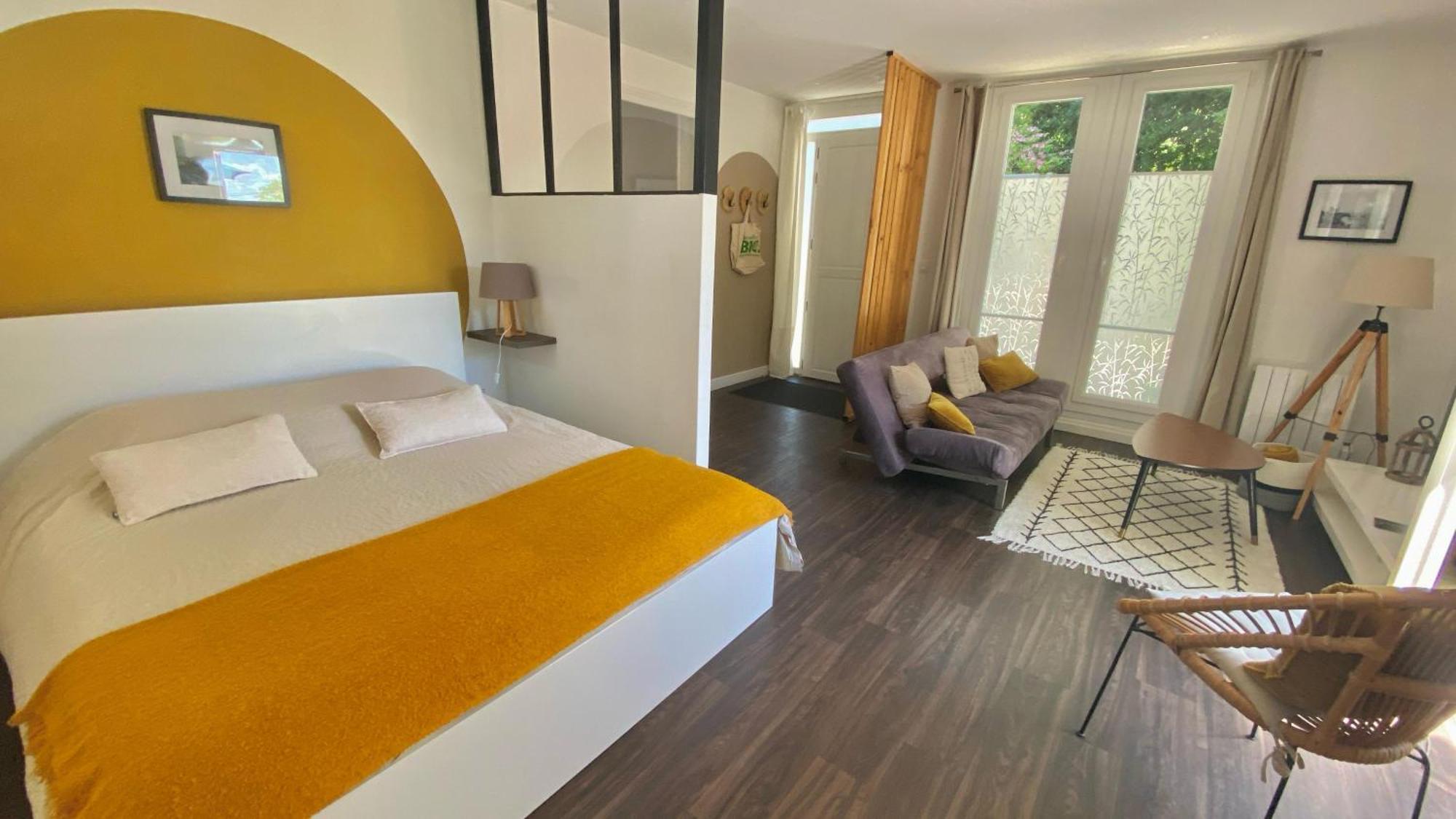 Agreable Petit Gite Avec Piscine Et Jardinet Salies-de-Béarn Eksteriør bilde